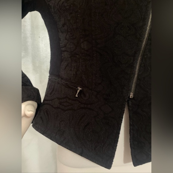 Cache, Black Stitched Jacket with Asymmetric Zipper, Size 6 - Picture 4 of 14